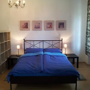 Ian 1 Apartment